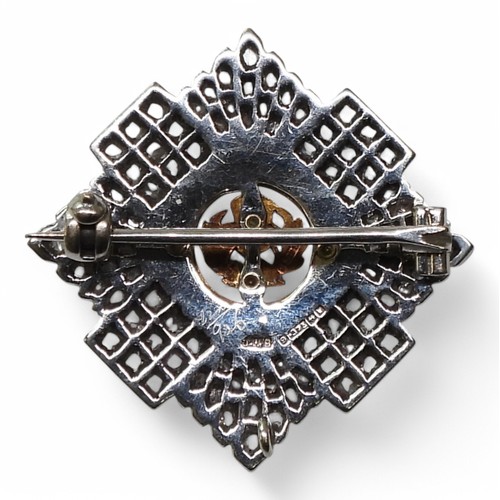 2587B - A SCOTS GUARDS SWEETHEART BROOCHMade in yellow and white 9ct gold, with Birmingham hallmarks for 197... 