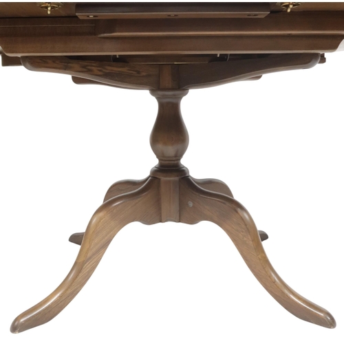21 - A 20TH CENTURY ERCOL ELM AND BEECH 