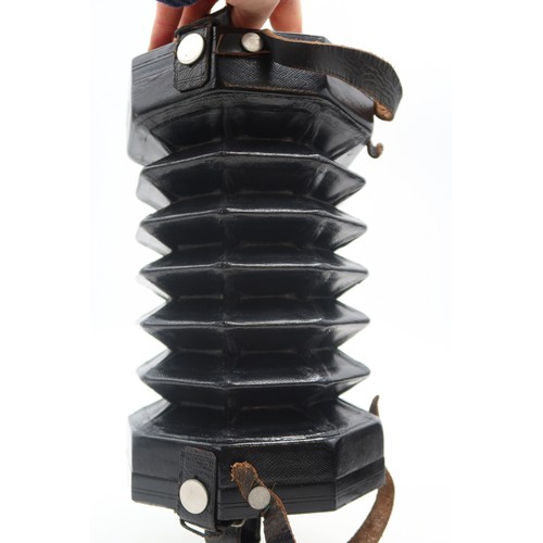 553 - C. WHEATSTONEforty-eight button concertina, serial no. 25355, with pierced nickel plate ends, 16.5cm... 