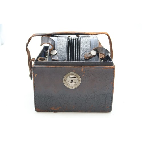 553 - C. WHEATSTONEforty-eight button concertina, serial no. 25355, with pierced nickel plate ends, 16.5cm... 