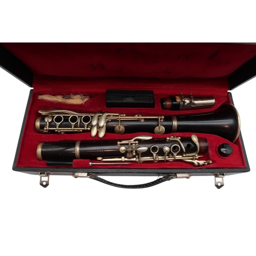 401 - An Excella S.M.L Clarinet in case&nbsp;