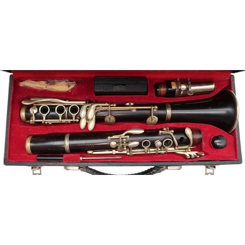 401 - An Excella S.M.L Clarinet in case&nbsp;