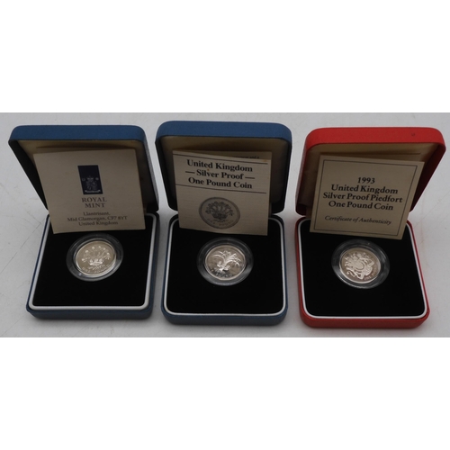 330 - A lot comprising twelve various silver commemorative and silver proof coins to include Piedfort 1999... 