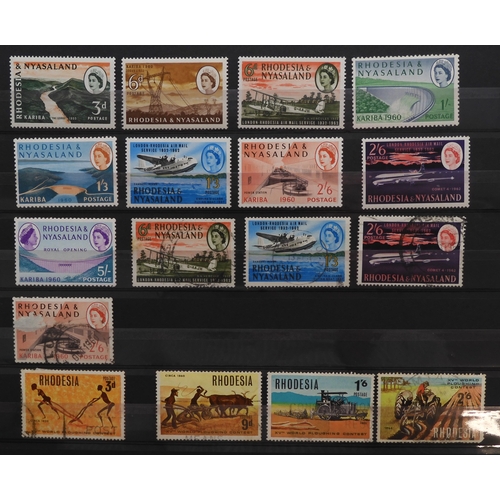 7135 - Rhodesia 1913 onwards including 1913 George V portraits £1 x 2 fiscasly cancelled, 10/- x 2 mint  an... 