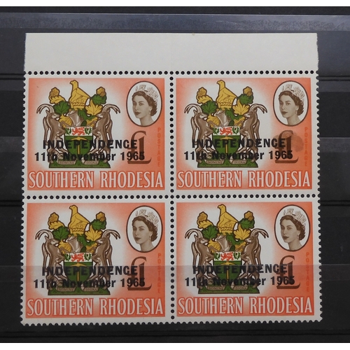 7135 - Rhodesia 1913 onwards including 1913 George V portraits £1 x 2 fiscasly cancelled, 10/- x 2 mint  an... 
