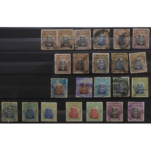 7135 - Rhodesia 1913 onwards including 1913 George V portraits £1 x 2 fiscasly cancelled, 10/- x 2 mint  an... 