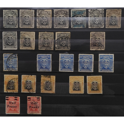 7135 - Rhodesia 1913 onwards including 1913 George V portraits £1 x 2 fiscasly cancelled, 10/- x 2 mint  an... 