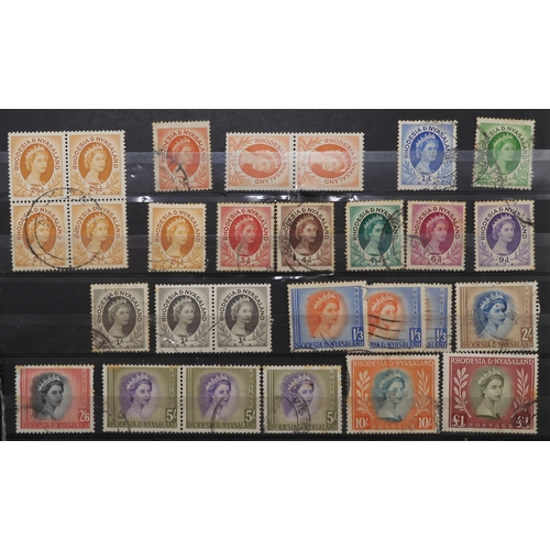 7135 - Rhodesia 1913 onwards including 1913 George V portraits £1 x 2 fiscasly cancelled, 10/- x 2 mint  an... 