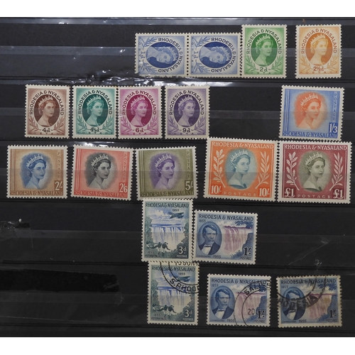 7135 - Rhodesia 1913 onwards including 1913 George V portraits £1 x 2 fiscasly cancelled, 10/- x 2 mint  an... 