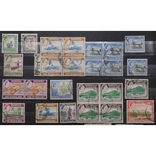 7135 - Rhodesia 1913 onwards including 1913 George V portraits £1 x 2 fiscasly cancelled, 10/- x 2 mint  an... 