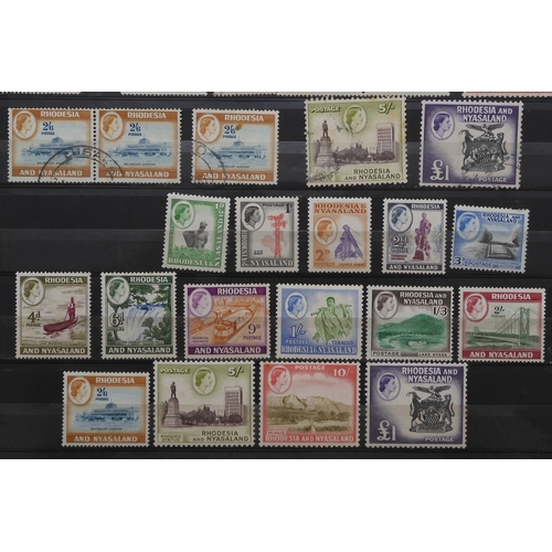 7135 - Rhodesia 1913 onwards including 1913 George V portraits £1 x 2 fiscasly cancelled, 10/- x 2 mint  an... 