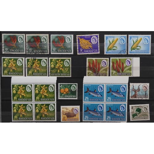 7135 - Rhodesia 1913 onwards including 1913 George V portraits £1 x 2 fiscasly cancelled, 10/- x 2 mint  an... 