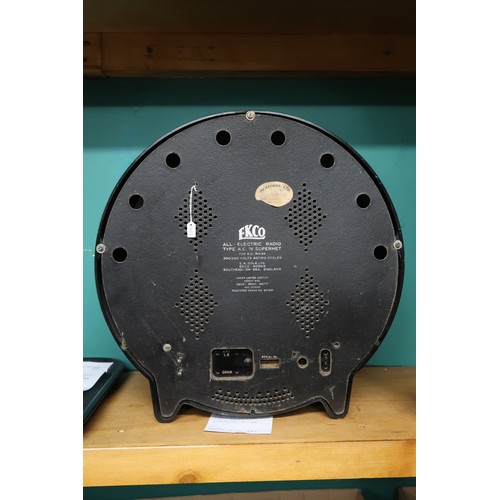 8008 - An Ecko AD.76 Superhet all-electric valve radio, serial no. 312366, in a black Bakelite case of circ... 