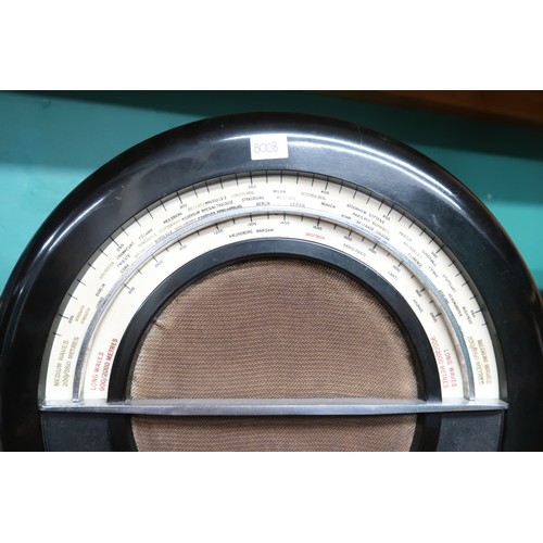 8008 - An Ecko AD.76 Superhet all-electric valve radio, serial no. 312366, in a black Bakelite case of circ... 