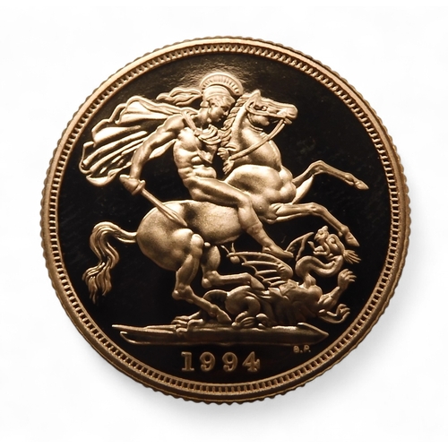 5000 - Elizabeth II (1952-2022) 1 Sovereign 1994ObverseThird crowned portrait of Queen Elizabeth II right, ... 