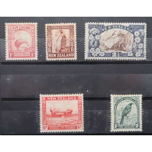 7012 - NEW ZEALAND 1935-36 & 1936-42 Definitive Sets VF to EF mint + some extra values to 2/- mint and ... 