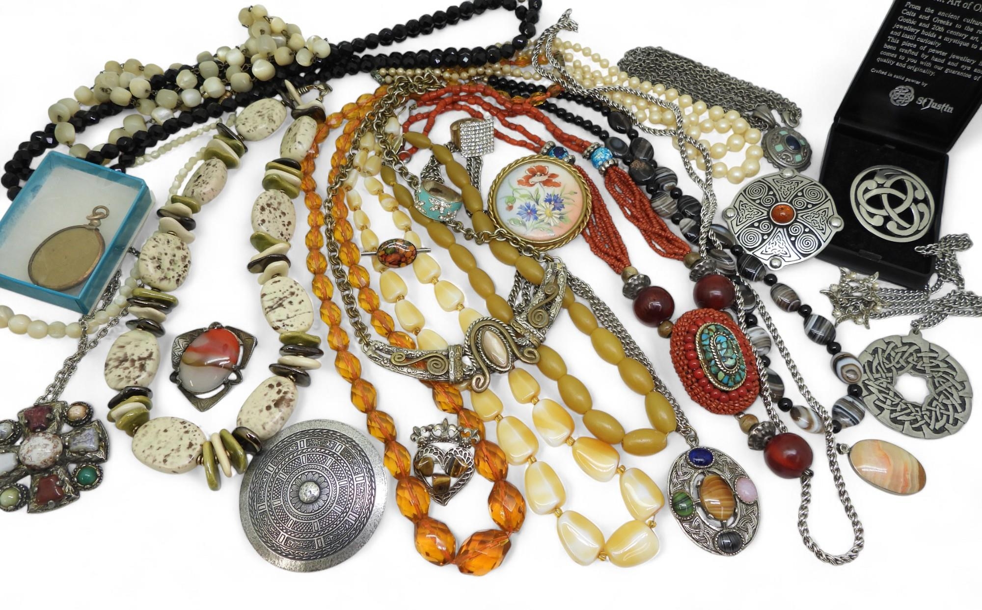 アクセサリー Christian Dior John Galliano brooch A pewter coloured John Galliano for Christian Dior shield