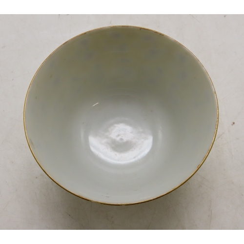 2273 - A CHINESE FAMILLE JAUNE BOWLPainted with flowers and buds, within gilt rims, iron red Tongzhi Nian Z... 