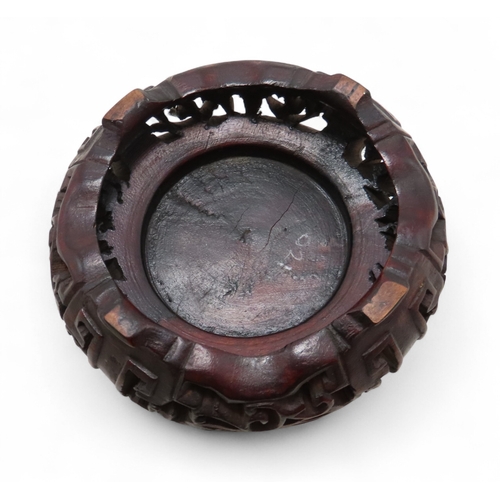 2273 - A CHINESE FAMILLE JAUNE BOWLPainted with flowers and buds, within gilt rims, iron red Tongzhi Nian Z... 