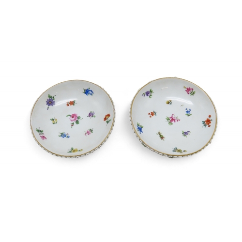 2169 - AN EARLY 20TH CENTURY MEISSEN SCHNEEBALLEN PORCELAIN CHOCOLATE CUP, COVER AND STAND encrusted with s... 