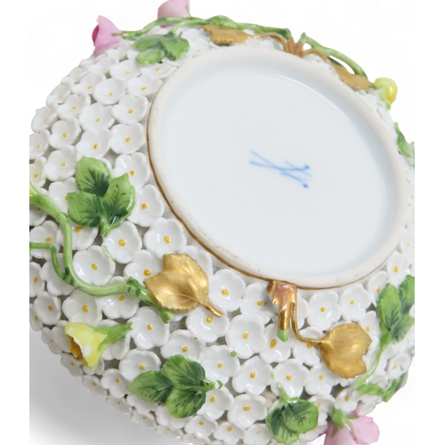 2169 - AN EARLY 20TH CENTURY MEISSEN SCHNEEBALLEN PORCELAIN CHOCOLATE CUP, COVER AND STAND encrusted with s... 