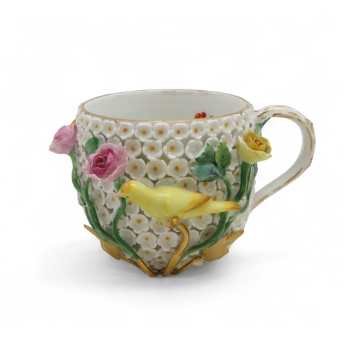 2169 - AN EARLY 20TH CENTURY MEISSEN SCHNEEBALLEN PORCELAIN CHOCOLATE CUP, COVER AND STAND encrusted with s... 
