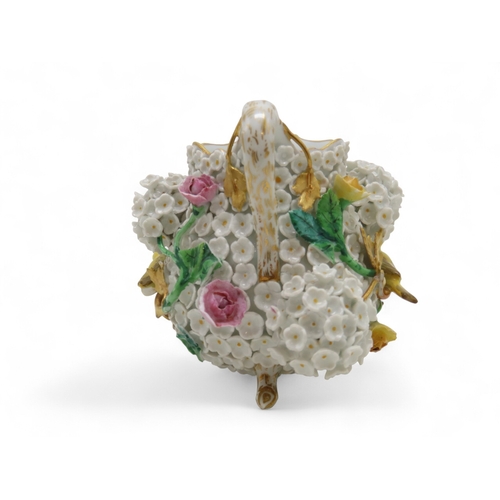 2170 - AN EARLY 20TH CENTURY MEISSEN SCHNEEBALLEN PORCELAIN THREE PIECE COFFEE SETthe pear shaped coffee po... 