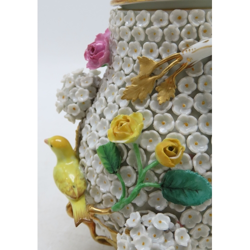 2170 - AN EARLY 20TH CENTURY MEISSEN SCHNEEBALLEN PORCELAIN THREE PIECE COFFEE SETthe pear shaped coffee po... 