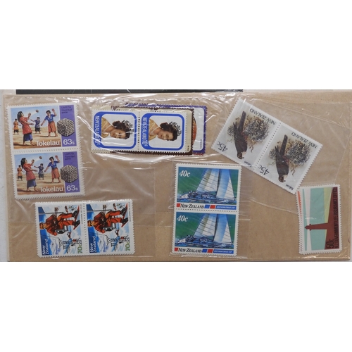 7033 - New Zealand. Collection of Unmounted Mint Stamps and Miniature Sheet for New Zealand , a large quant... 