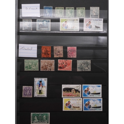 7060 - British Commonwealth Collection in Two Lighthouse Stock Books. with most countries in Dark Blue Stoc... 