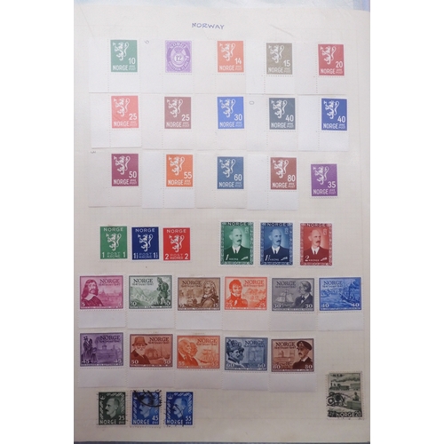 7061 - World collection in two folders from Belgium Congo To Ukraine. Many Hundreds of stamps both Mint and... 