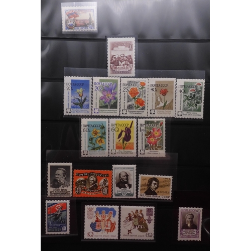7068 - Russia Collection 1960-79 in Two Albums. Fairly complete, again mixture of mint U/M or/and Used. Inc... 