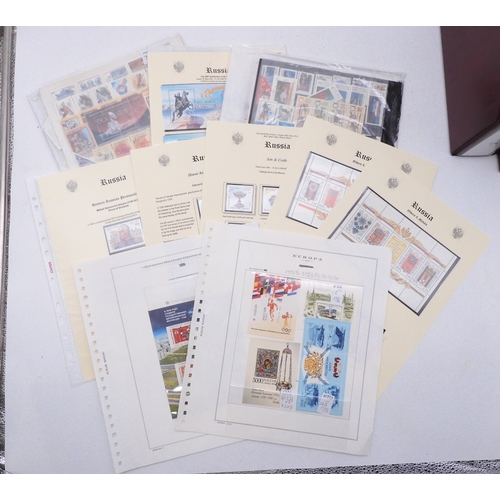 7069 - Russia From 1990 in Two Albums and a large Quantity of lose U/M stamps and Miniature Sheets on stock... 