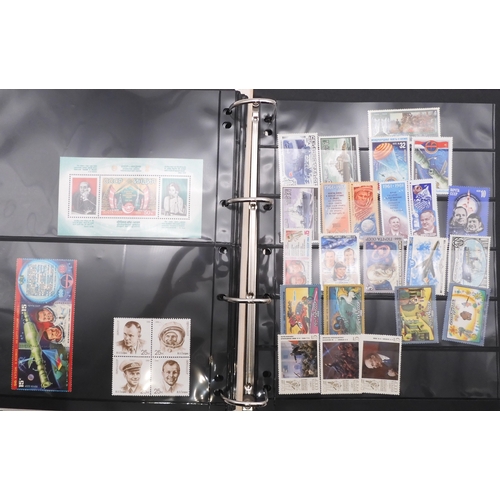 7069 - Russia From 1990 in Two Albums and a large Quantity of lose U/M stamps and Miniature Sheets on stock... 
