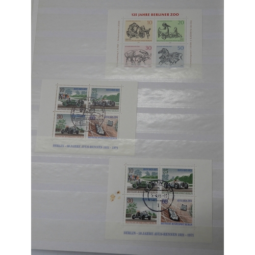 7070 - New Zealand. Collection in 32Page Prinz Stookbook of New Zealand Miniature Sheets, Mainly Used, but ... 
