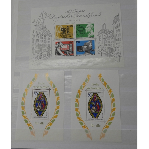 7070 - New Zealand. Collection in 32Page Prinz Stookbook of New Zealand Miniature Sheets, Mainly Used, but ... 