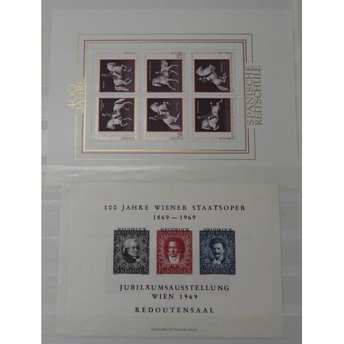 7071 - Commonwealth and Russia Collection in 32 Page Prinz Stockbook. inc Br. Honduras 1962 and 1968 Defins... 