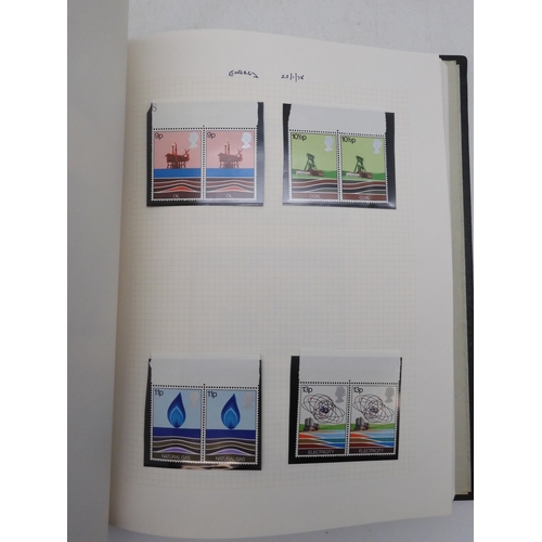 7076 - GB Comes Collection from 1971 to 1990 in two SG AlbumsThe Commemoratives are all unmounted , and are... 