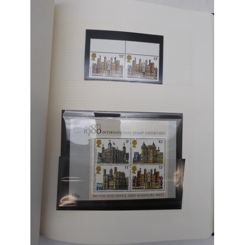 7076 - GB Comes Collection from 1971 to 1990 in two SG AlbumsThe Commemoratives are all unmounted , and are... 