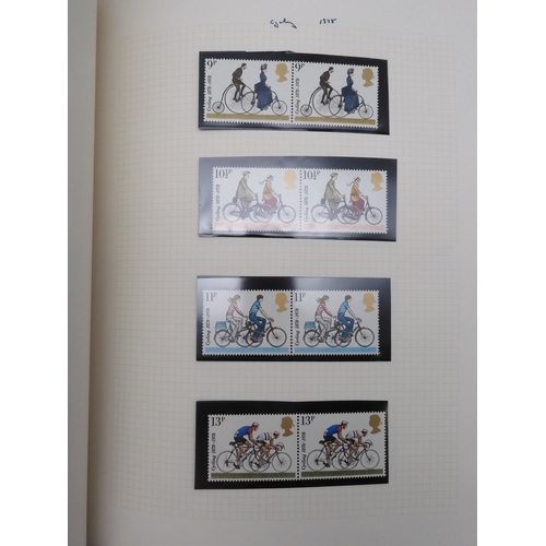 7076 - GB Comes Collection from 1971 to 1990 in two SG AlbumsThe Commemoratives are all unmounted , and are... 