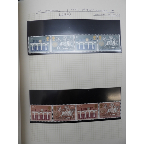 7076 - GB Comes Collection from 1971 to 1990 in two SG AlbumsThe Commemoratives are all unmounted , and are... 