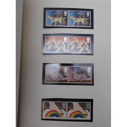 7076 - GB Comes Collection from 1971 to 1990 in two SG AlbumsThe Commemoratives are all unmounted , and are... 