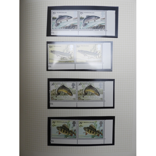 7076 - GB Comes Collection from 1971 to 1990 in two SG AlbumsThe Commemoratives are all unmounted , and are... 