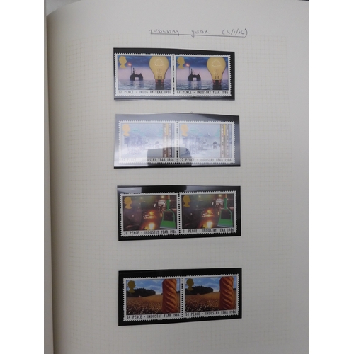 7076 - GB Comes Collection from 1971 to 1990 in two SG AlbumsThe Commemoratives are all unmounted , and are... 