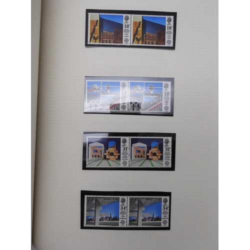 7076 - GB Comes Collection from 1971 to 1990 in two SG AlbumsThe Commemoratives are all unmounted , and are... 