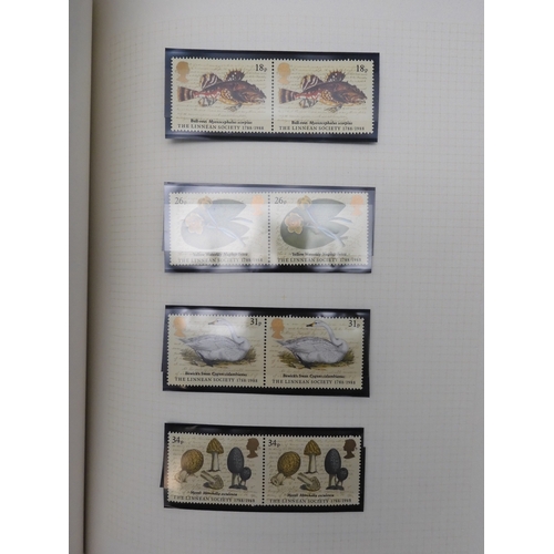 7076 - GB Comes Collection from 1971 to 1990 in two SG AlbumsThe Commemoratives are all unmounted , and are... 