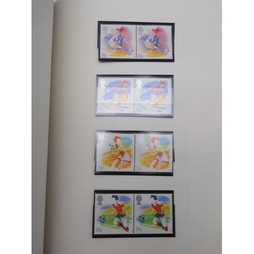 7076 - GB Comes Collection from 1971 to 1990 in two SG AlbumsThe Commemoratives are all unmounted , and are... 