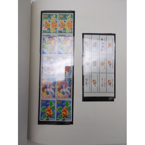 7076 - GB Comes Collection from 1971 to 1990 in two SG AlbumsThe Commemoratives are all unmounted , and are... 