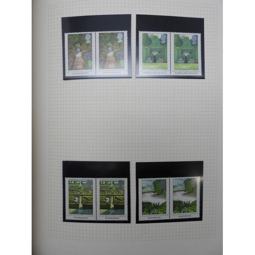 7076 - GB Comes Collection from 1971 to 1990 in two SG AlbumsThe Commemoratives are all unmounted , and are... 