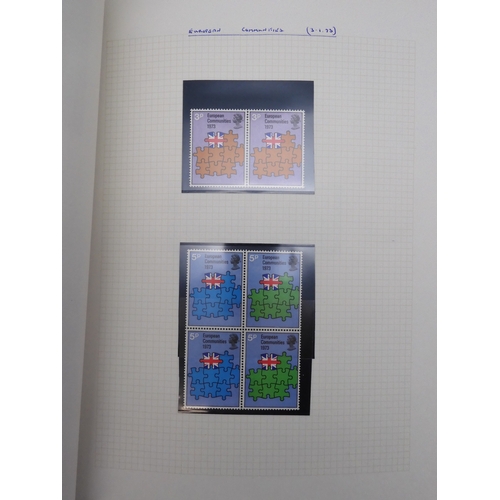 7076 - GB Comes Collection from 1971 to 1990 in two SG AlbumsThe Commemoratives are all unmounted , and are... 